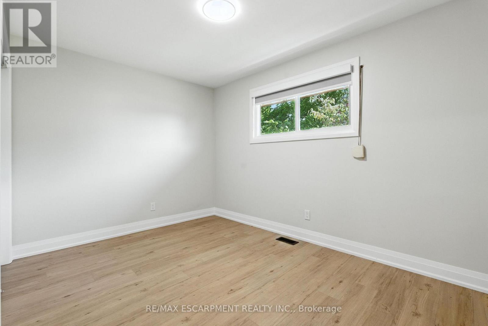 Photo 21 of 929 Upper Ottawa Street, Hamilton ON