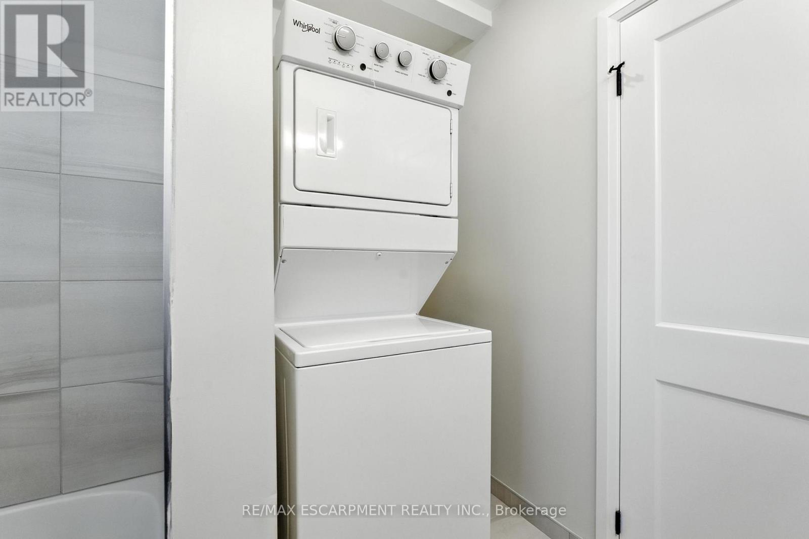 Photo 23 of 929 Upper Ottawa Street, Hamilton ON