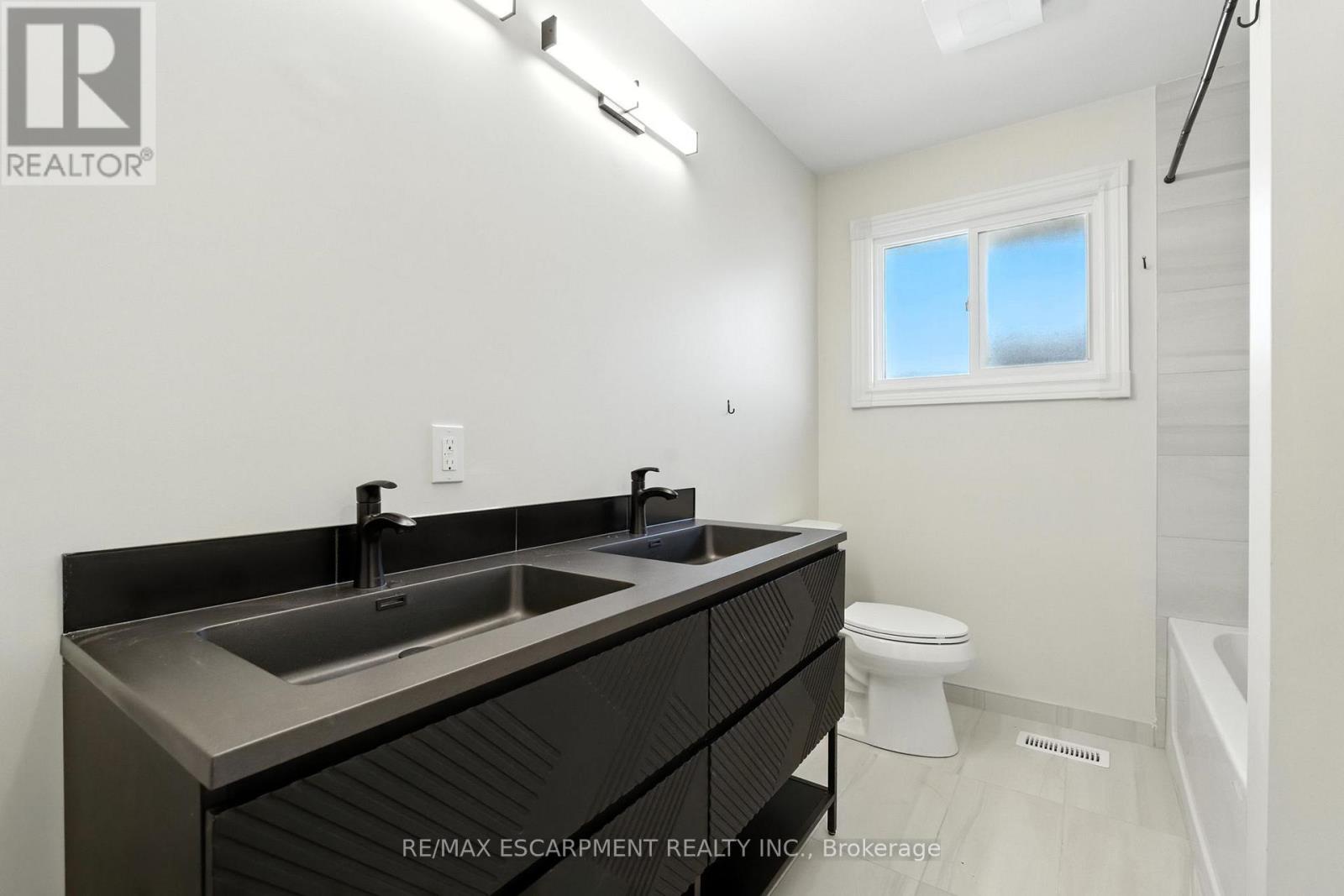 Photo 24 of 929 Upper Ottawa Street, Hamilton ON