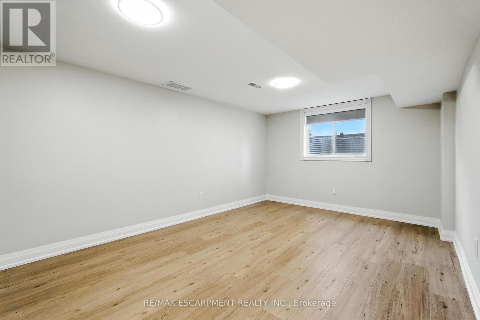 Photo 29 of 929 Upper Ottawa Street, Hamilton ON