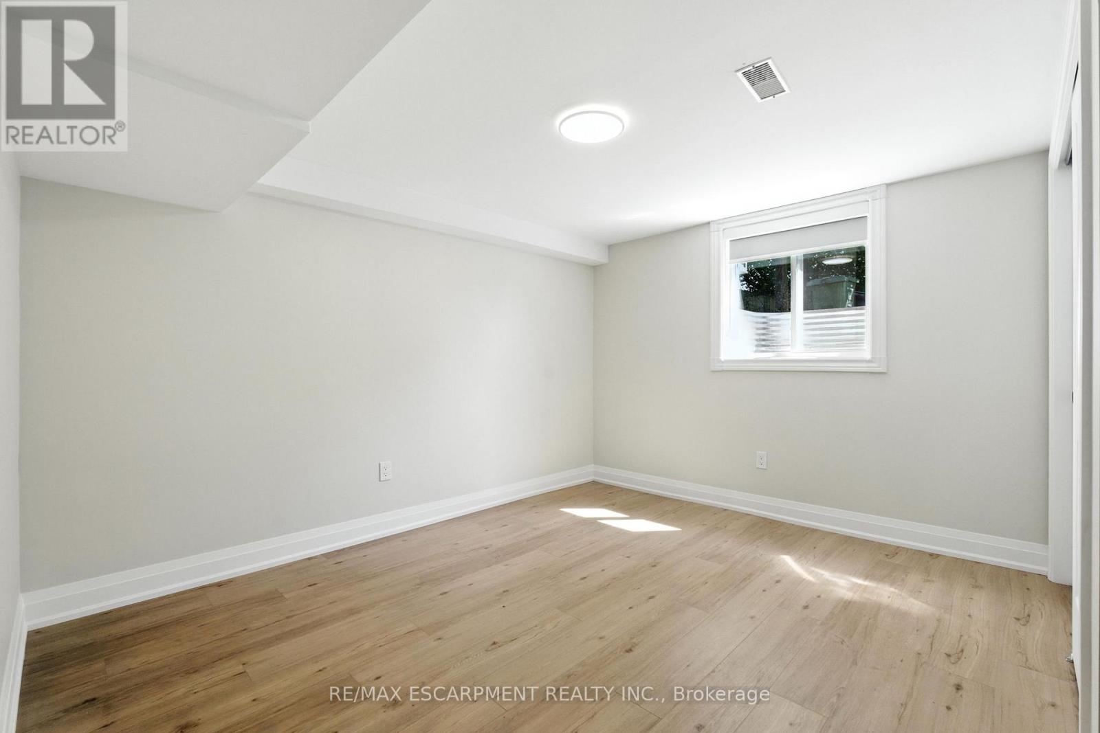 Photo 35 of 929 Upper Ottawa Street, Hamilton ON