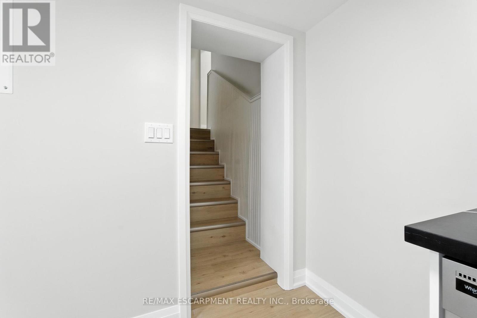 Photo 39 of 929 Upper Ottawa Street, Hamilton ON