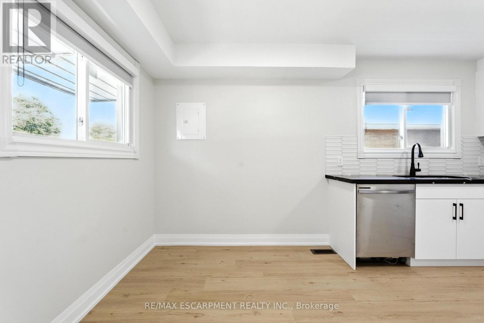 Photo 4 of 929 Upper Ottawa Street, Hamilton ON