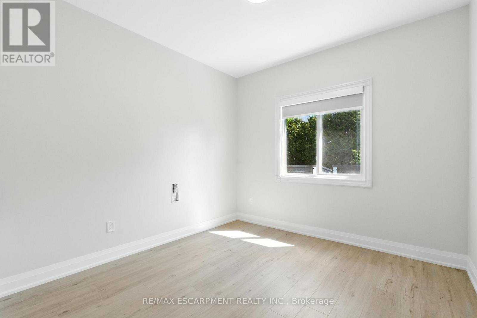 Photo 47 of 929 Upper Ottawa Street, Hamilton ON