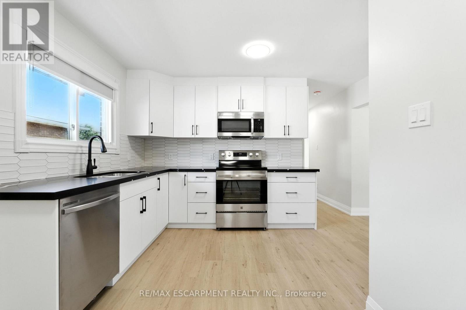 Photo 7 of 929 Upper Ottawa Street, Hamilton ON