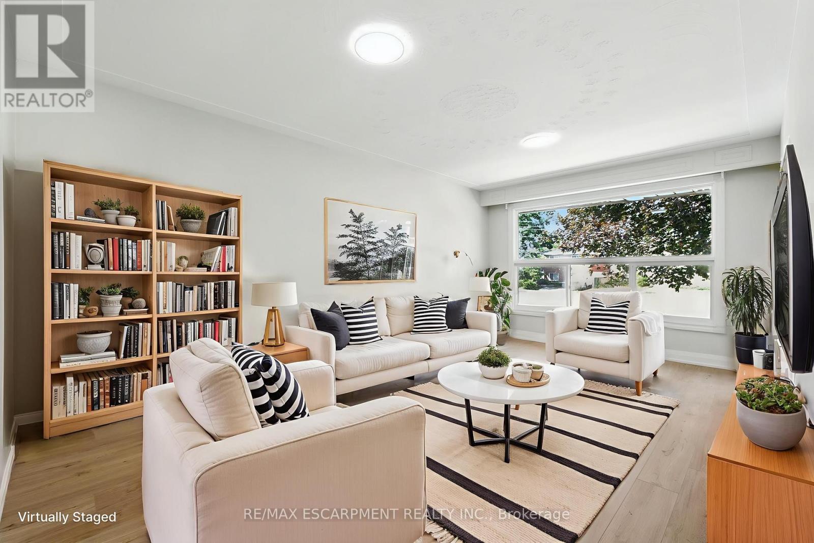 Photo 8 of 929 Upper Ottawa Street, Hamilton ON
