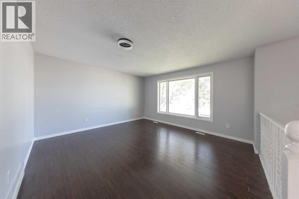 Photo 4 of 5305 26 Street Close, Lloydminster AB