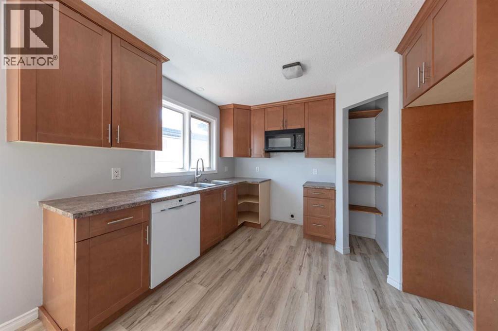 Photo 8 of 5305 26 Street Close, Lloydminster AB
