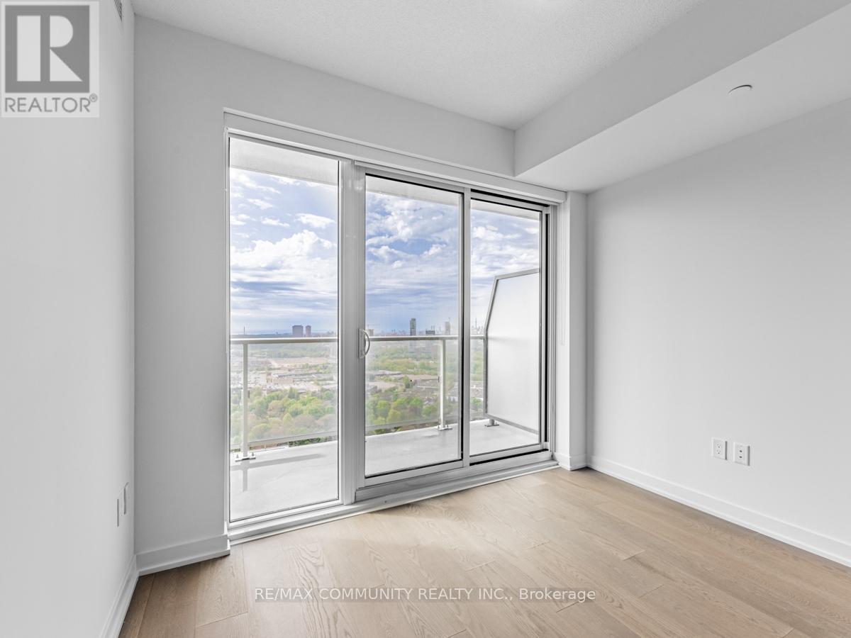 Photo 13 of 3001 50 Oneill Road E, Toronto ON