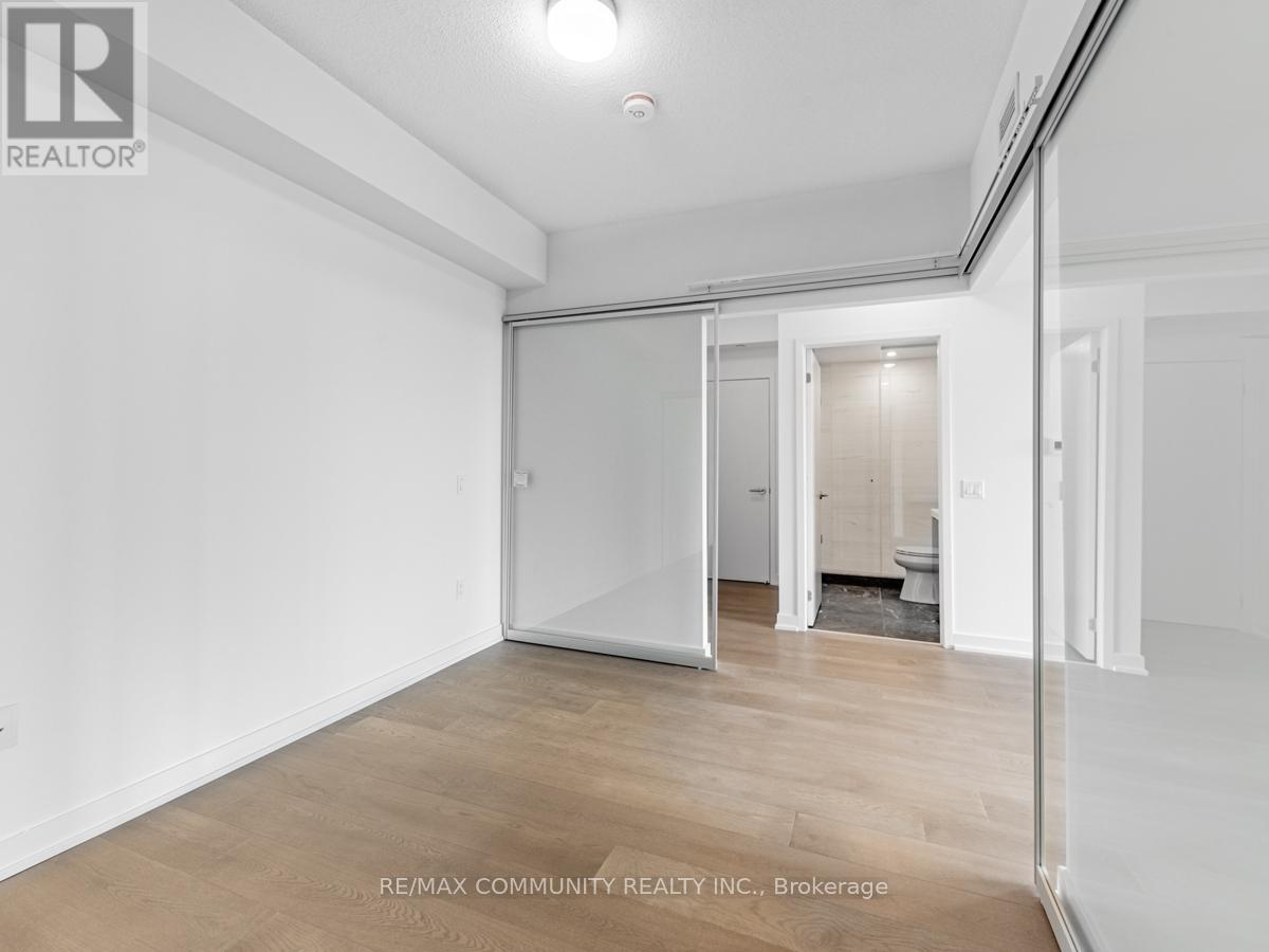 Photo 4 of 3001 50 Oneill Road E, Toronto ON