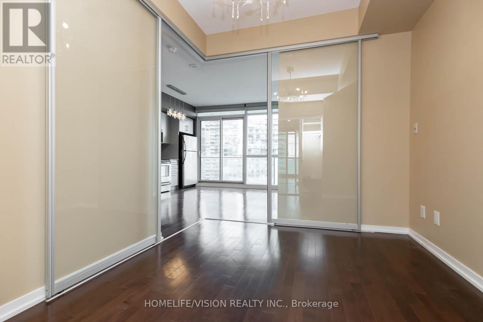 Photo 11 of 3909 55 Bremner Boulevard E, Toronto ON