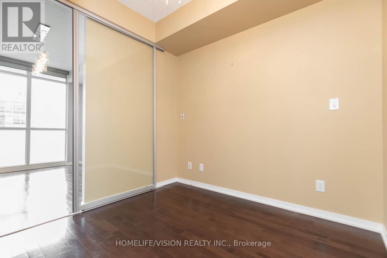 Photo 13 of 3909 55 Bremner Boulevard E, Toronto ON