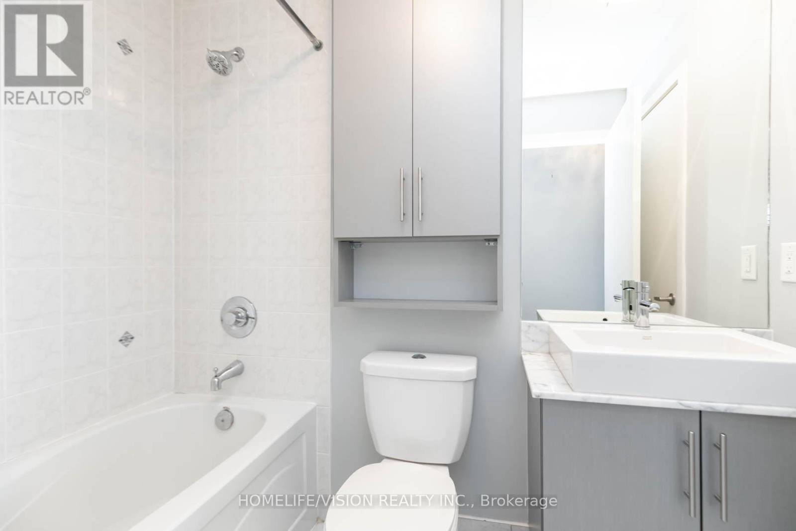 Photo 15 of 3909 55 Bremner Boulevard E, Toronto ON
