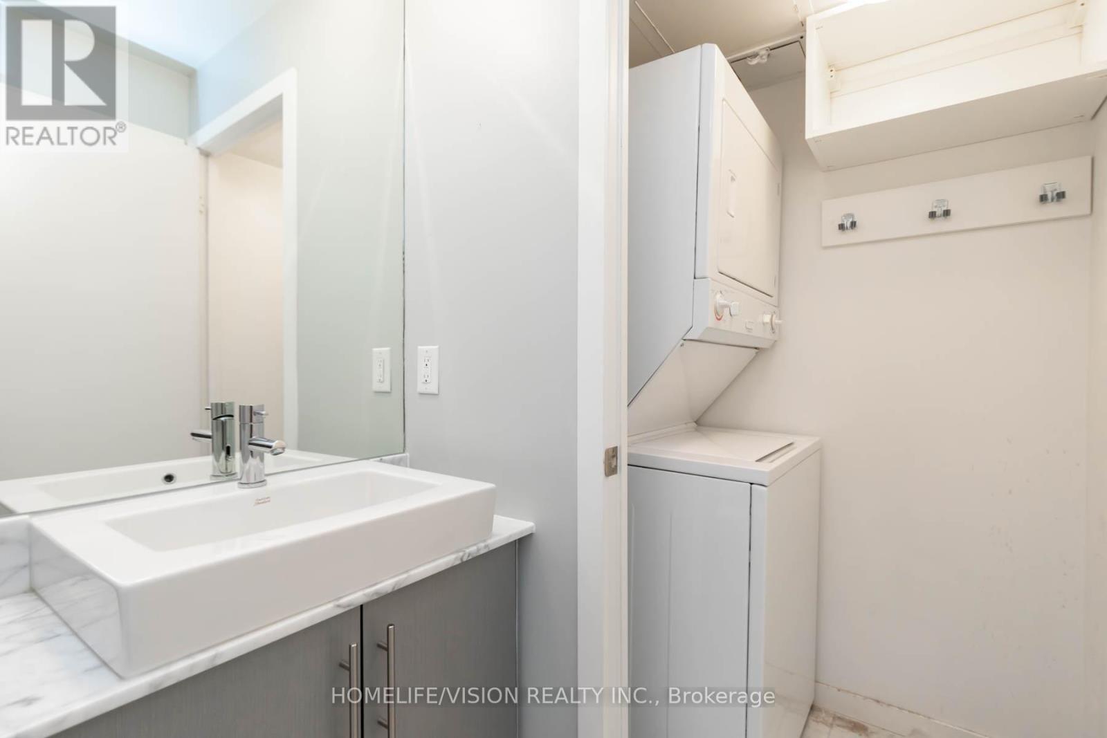 Photo 16 of 3909 55 Bremner Boulevard E, Toronto ON