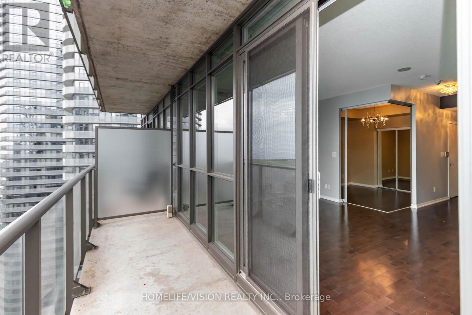 Photo 18 of 3909 55 Bremner Boulevard E, Toronto ON