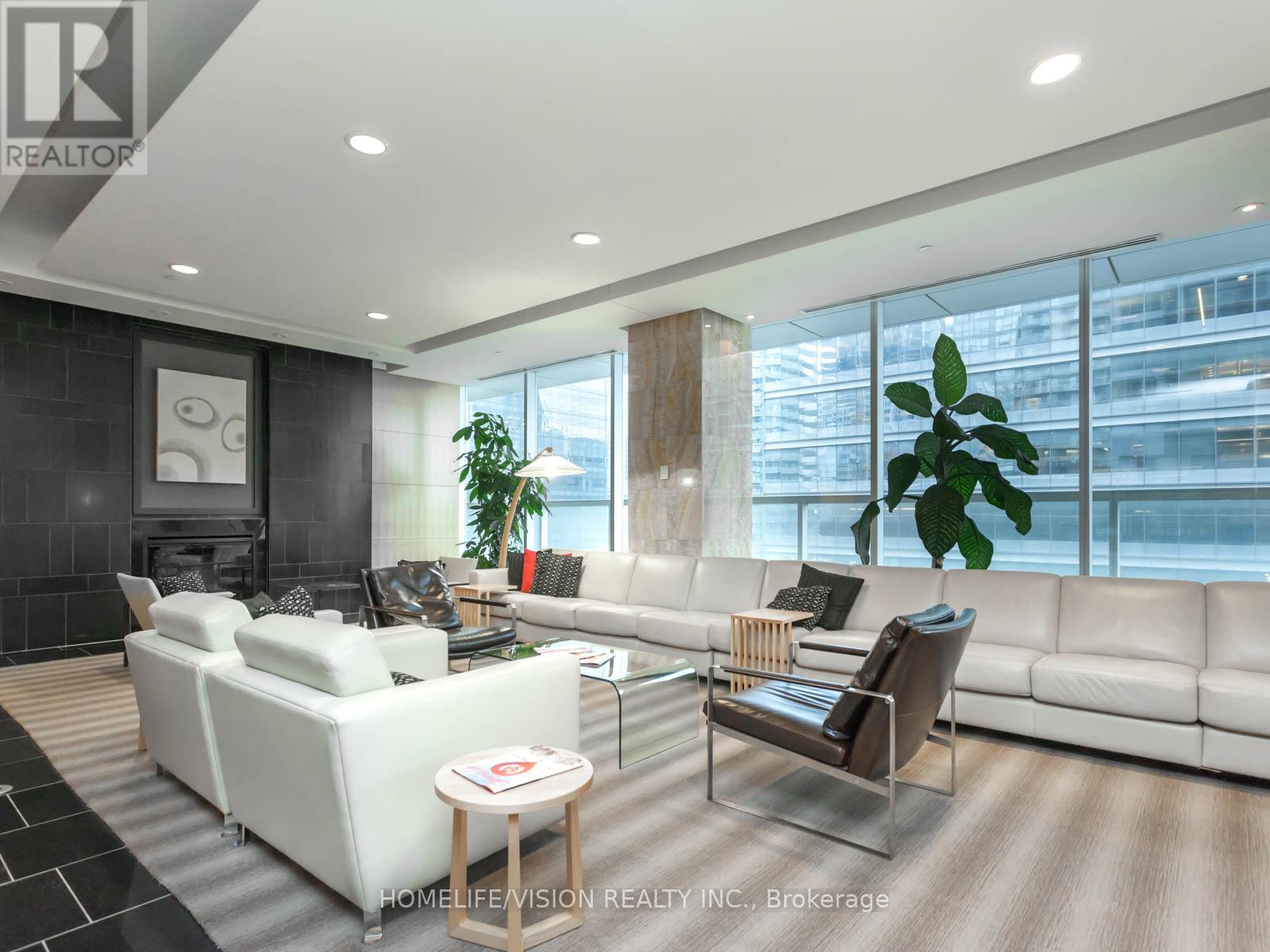 Photo 27 of 3909 55 Bremner Boulevard E, Toronto ON