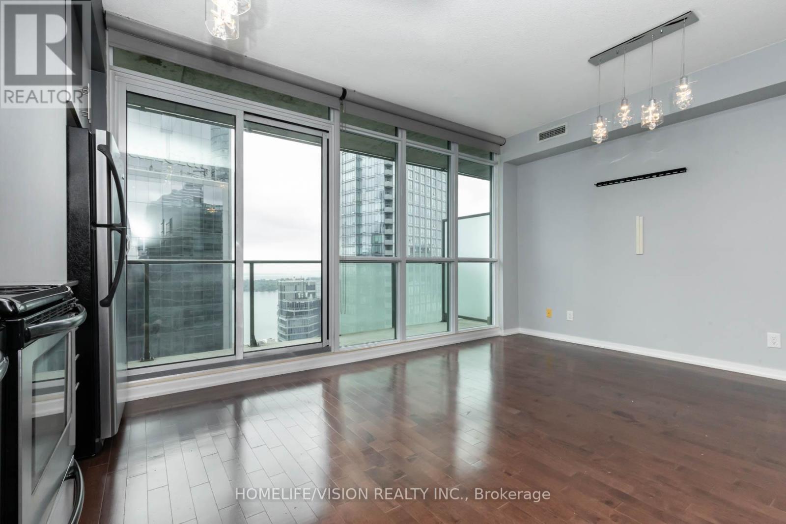 Photo 3 of 3909 55 Bremner Boulevard E, Toronto ON