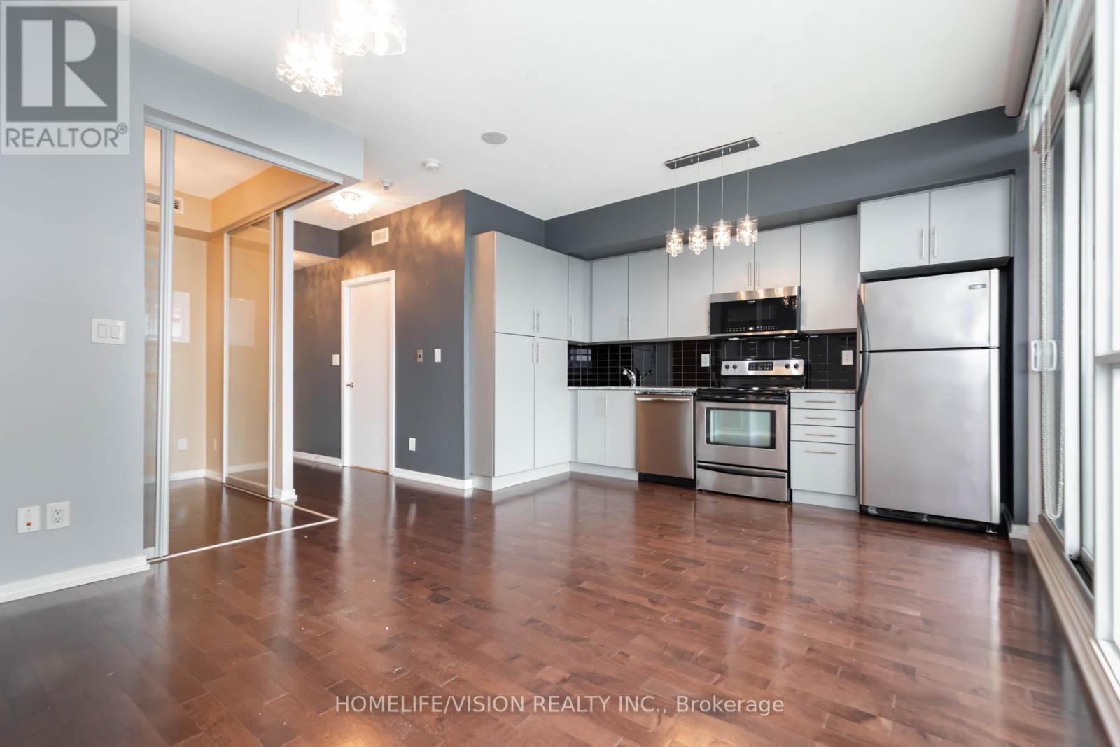 Photo 5 of 3909 55 Bremner Boulevard E, Toronto ON