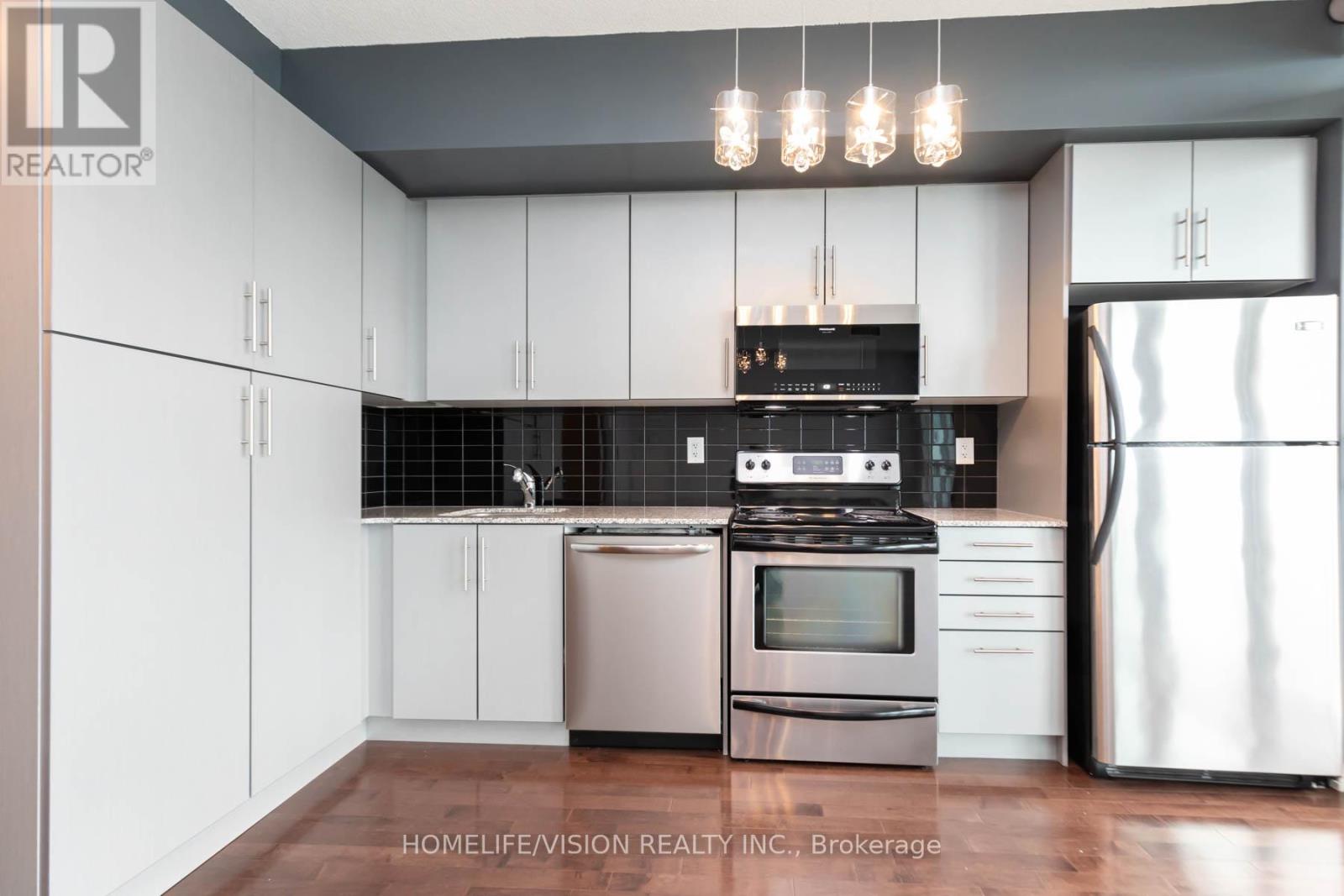 Photo 7 of 3909 55 Bremner Boulevard E, Toronto ON