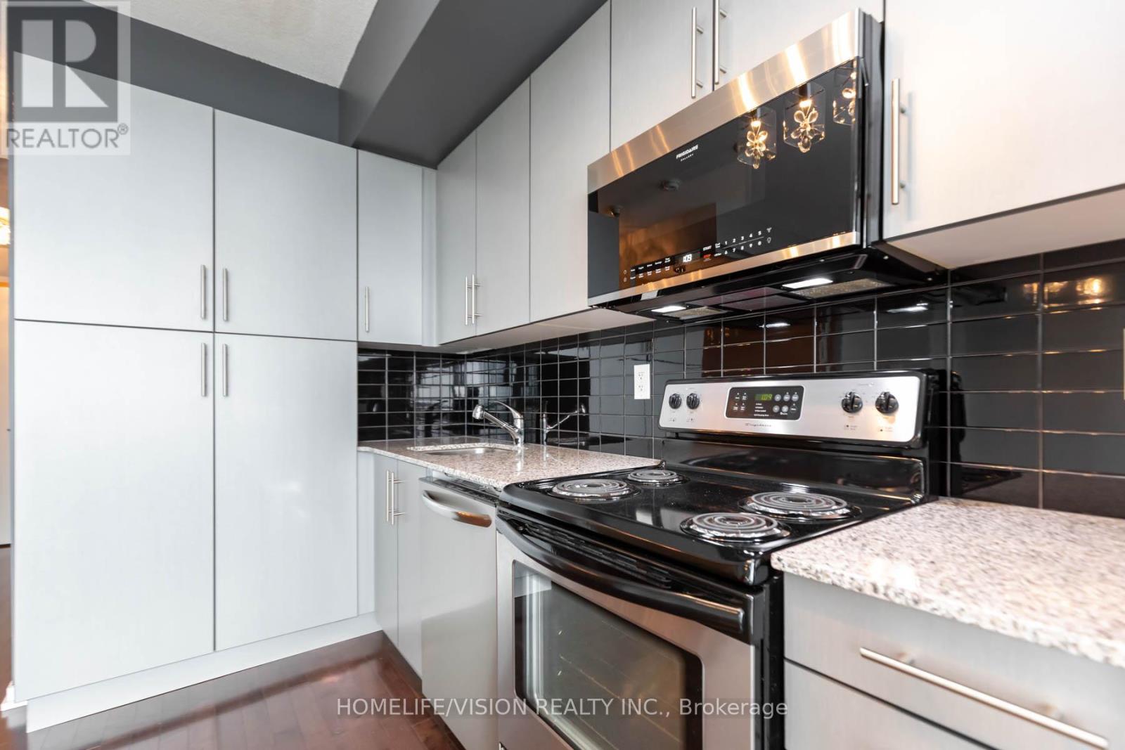 Photo 9 of 3909 55 Bremner Boulevard E, Toronto ON