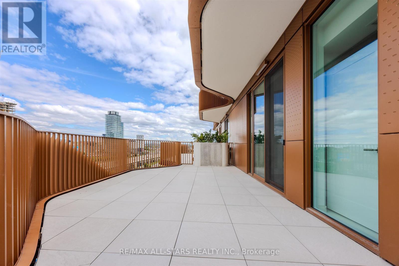 Photo 33 of 1328 155 Merchants Wharf, Toronto ON