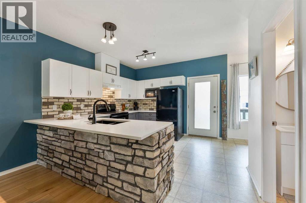 Photo 9 of 106 2006 Luxstone Boulevard, Airdrie AB
