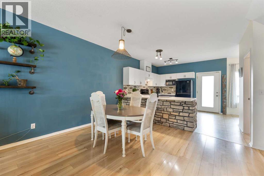 Photo 8 of 106 2006 Luxstone Boulevard, Airdrie AB