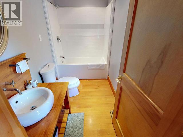 4557 WILLINGDON AVE, Powell River