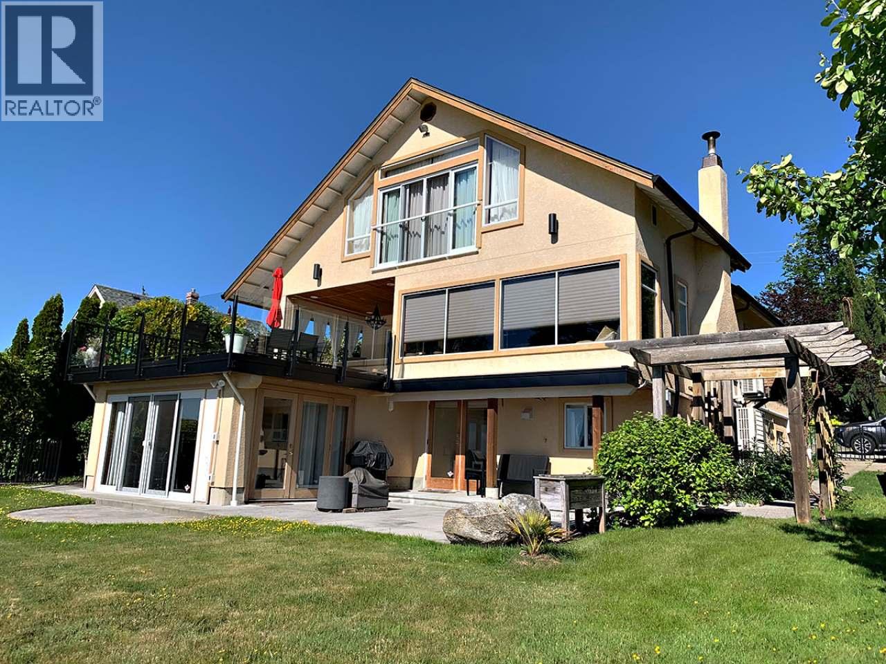 4557 WILLINGDON AVE, Powell River