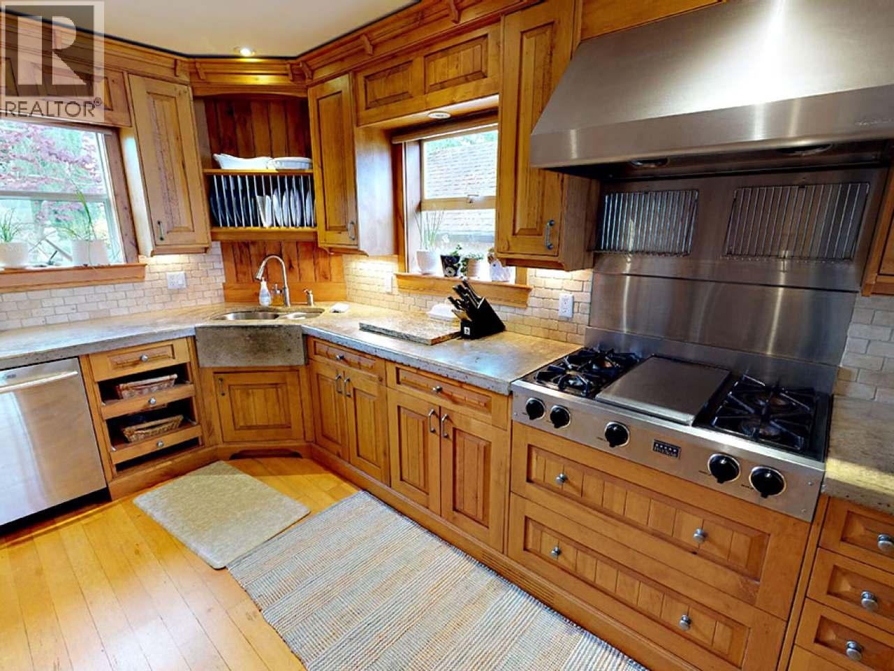4557 WILLINGDON AVE, Powell River