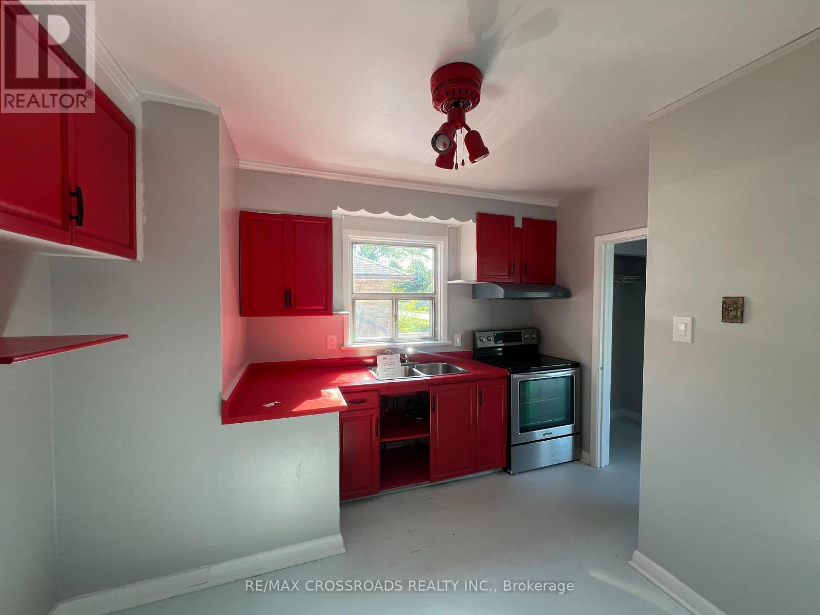 Photo 4 of 6 Seminole Avenue, Toronto ON