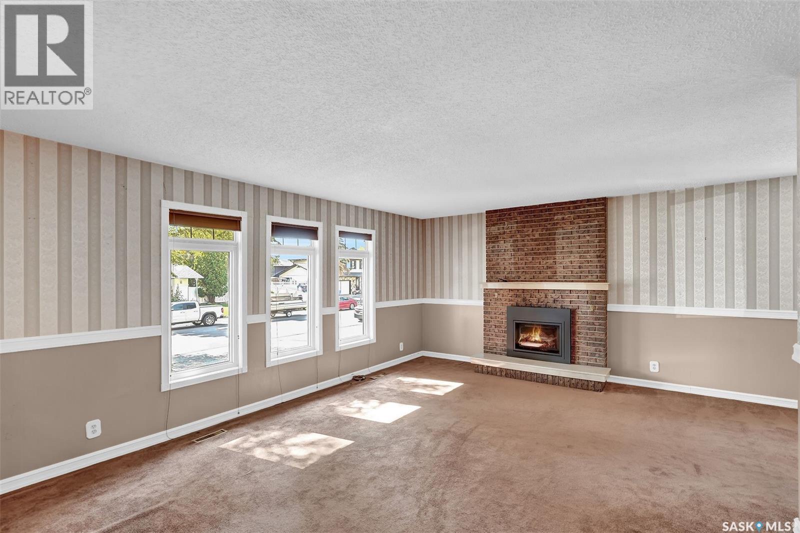 Photo 14 of 130 Laval Drive, Regina SK