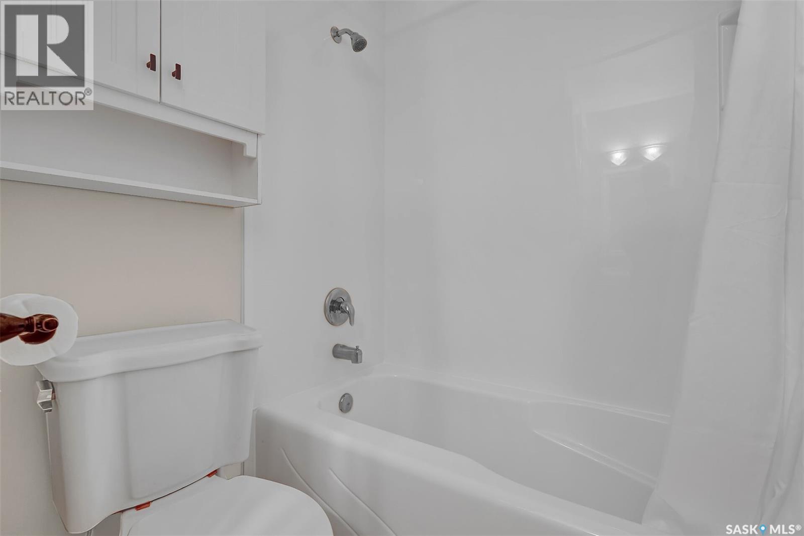 Photo 21 of 130 Laval Drive, Regina SK
