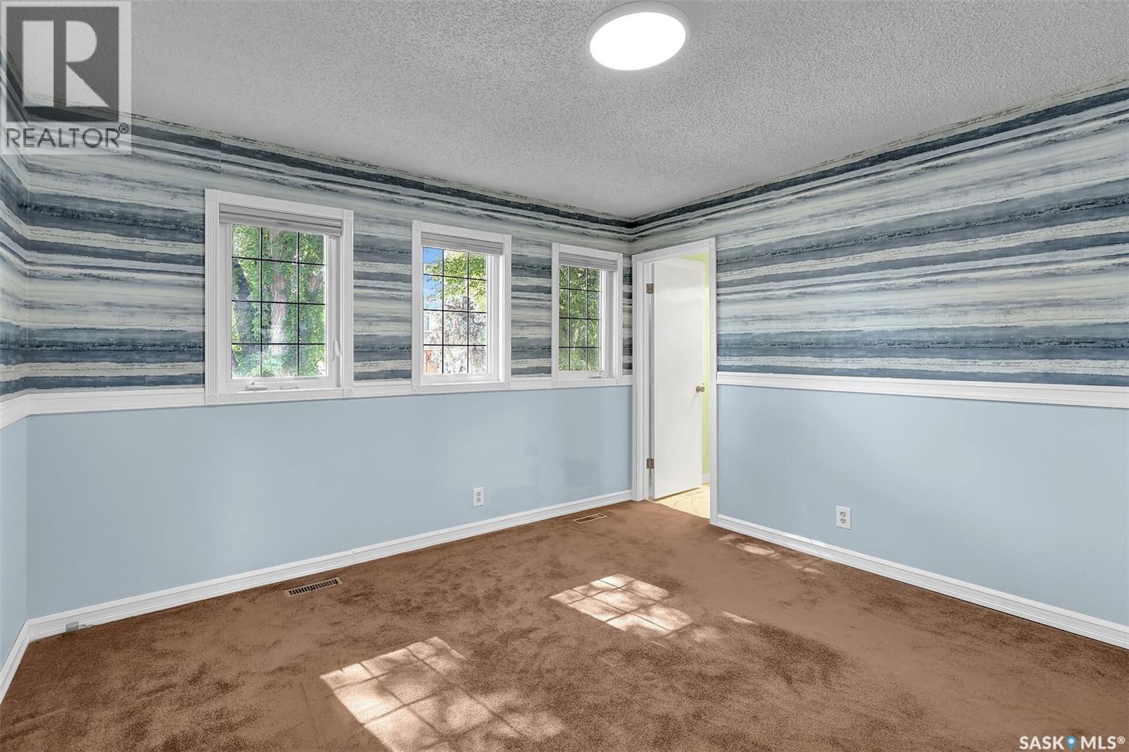 Photo 24 of 130 Laval Drive, Regina SK