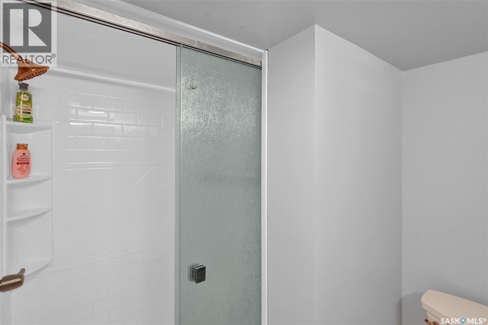 Photo 36 of 130 Laval Drive, Regina SK