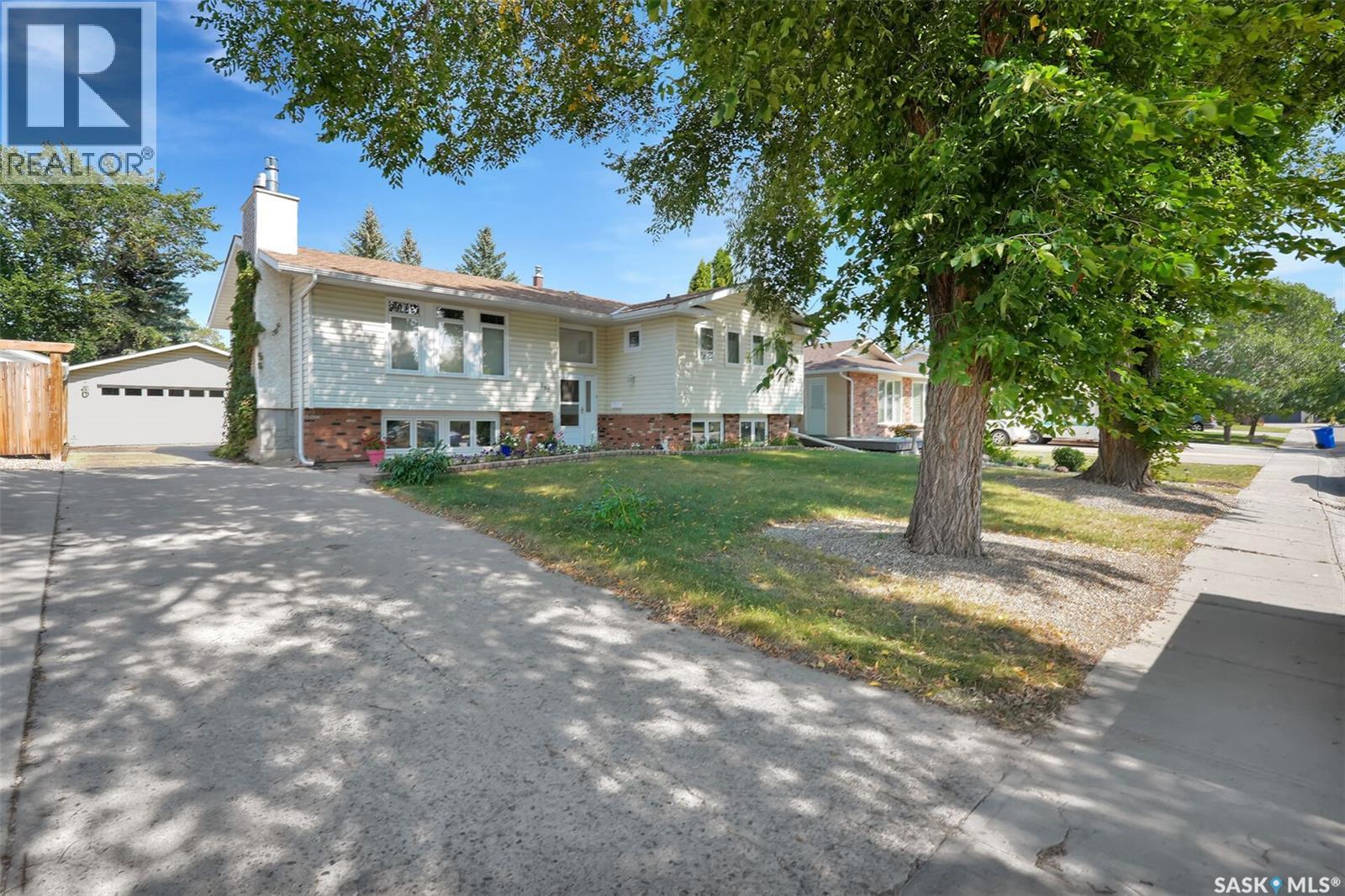 Photo 4 of 130 Laval Drive, Regina SK