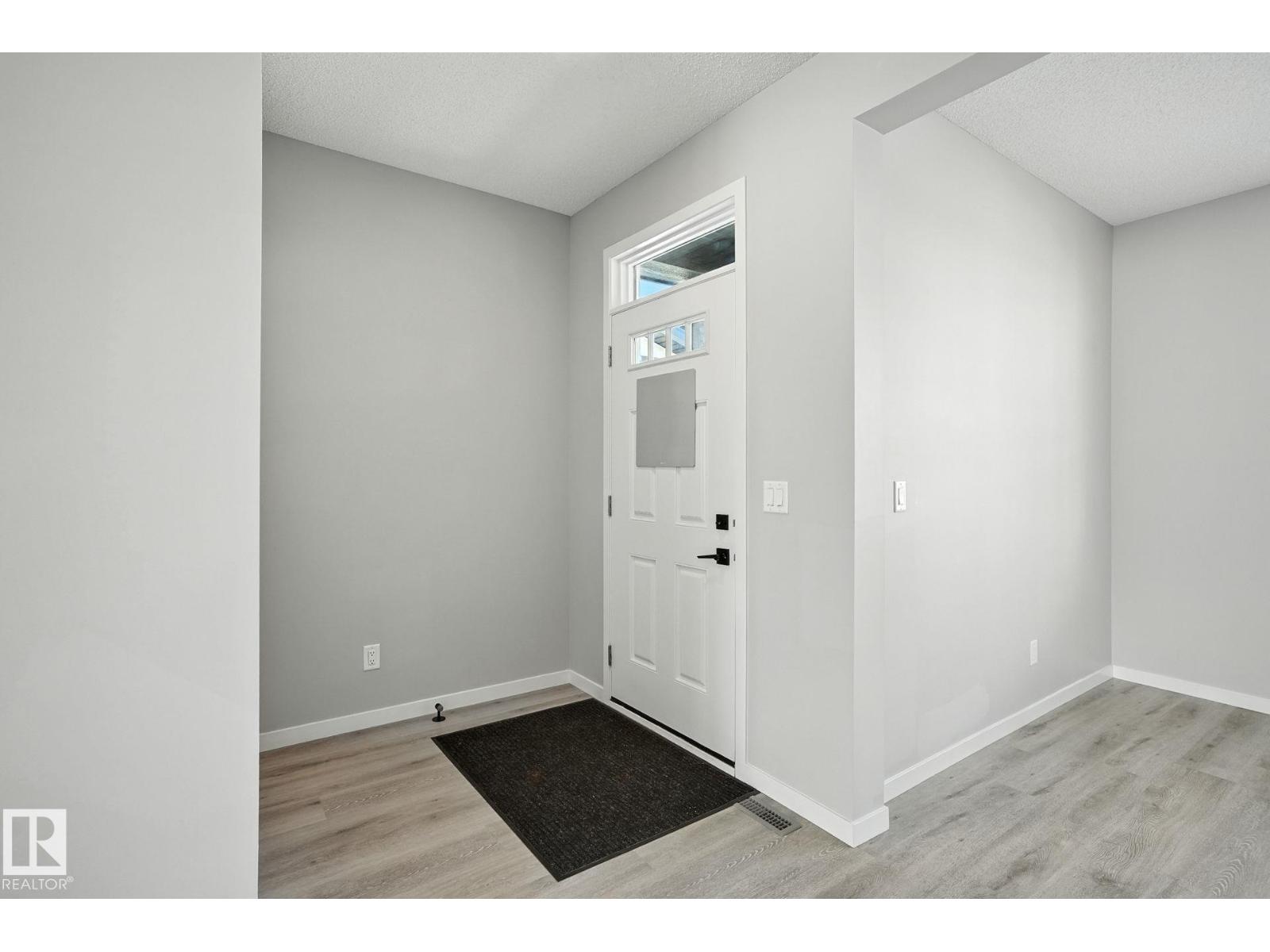 Photo 3 of 1931 160 St Sw, Edmonton AB