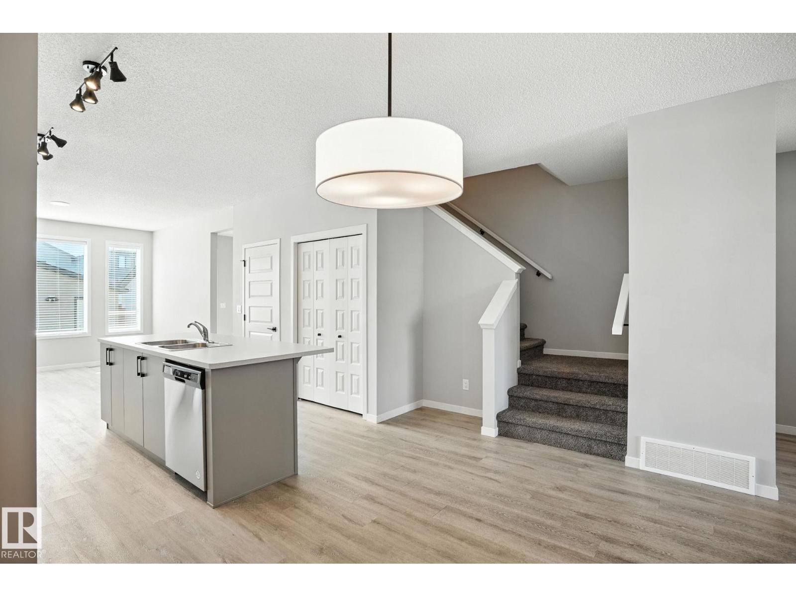 Photo 8 of 1931 160 St Sw, Edmonton AB