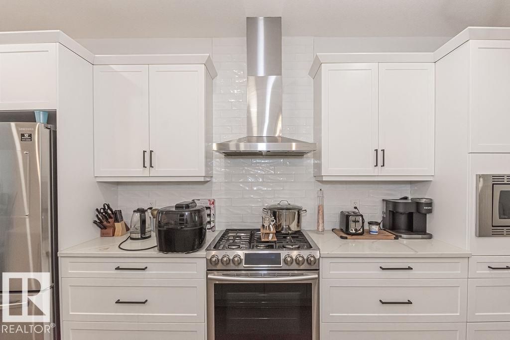 Photo 12 of 9740 152 St Nw, Edmonton AB