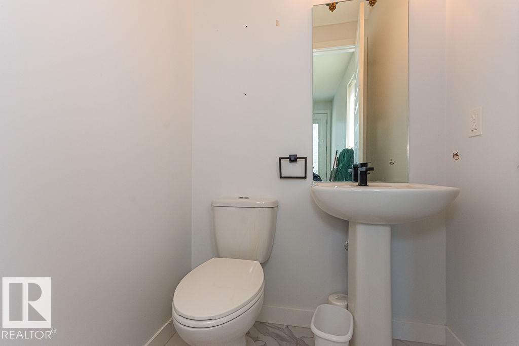 Photo 14 of 9740 152 St Nw, Edmonton AB