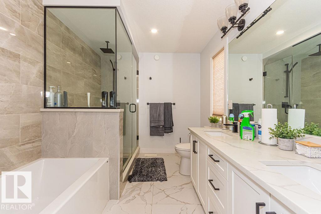 Photo 17 of 9740 152 St Nw, Edmonton AB