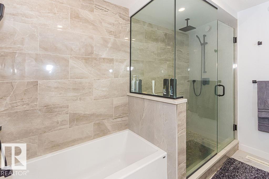 Photo 18 of 9740 152 St Nw, Edmonton AB
