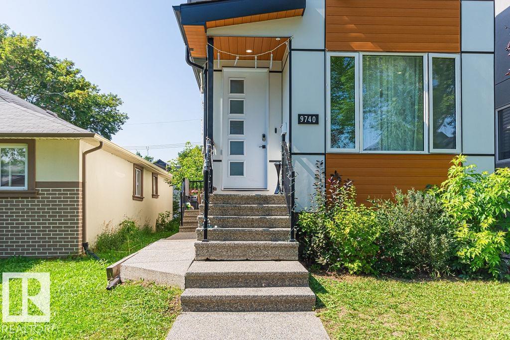 Photo 2 of 9740 152 St Nw, Edmonton AB