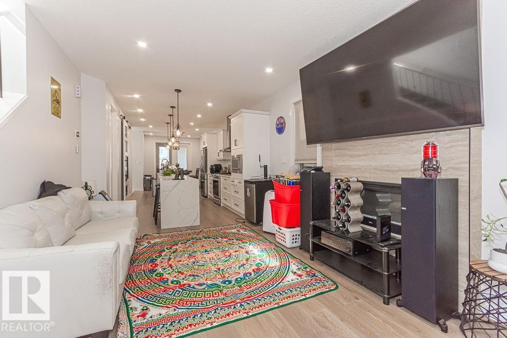 Photo 4 of 9740 152 St Nw, Edmonton AB