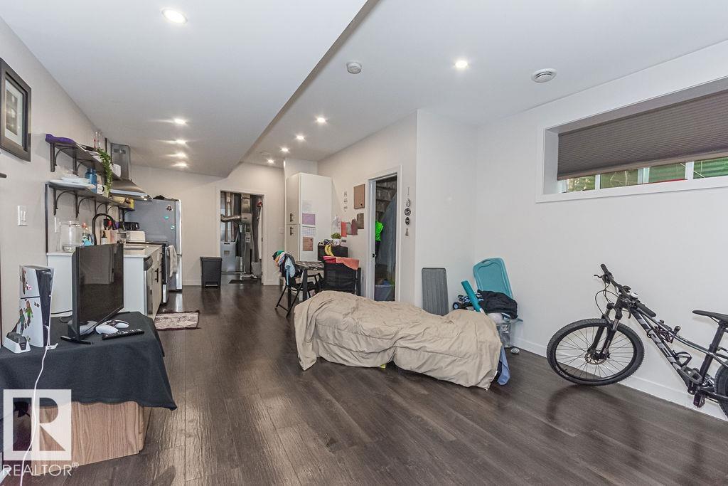 Photo 44 of 9740 152 St Nw, Edmonton AB