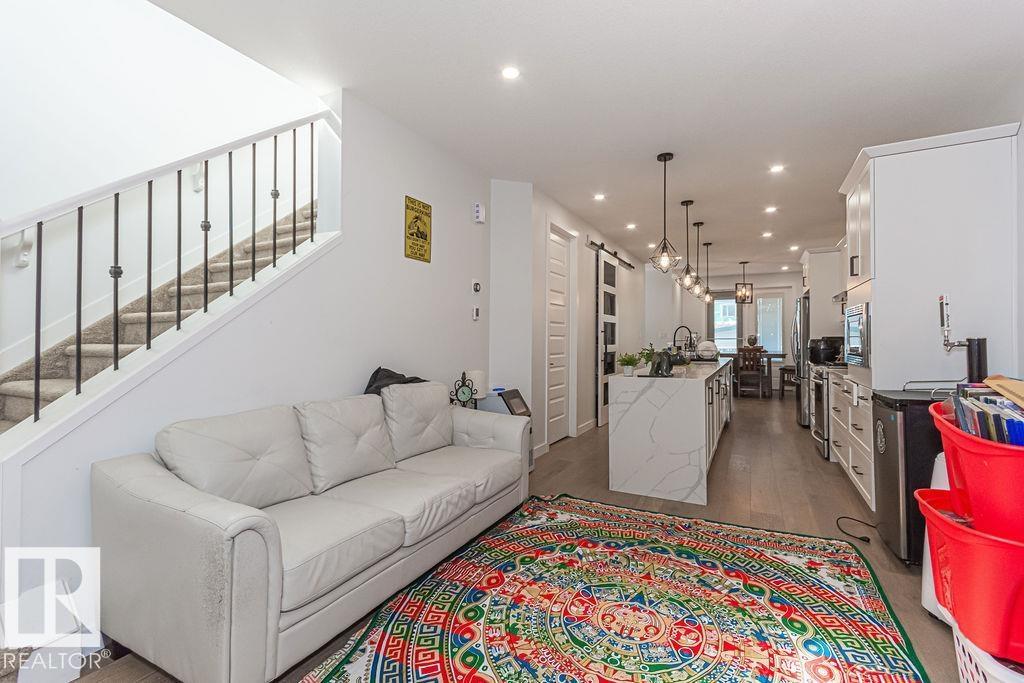 Photo 5 of 9740 152 St Nw, Edmonton AB