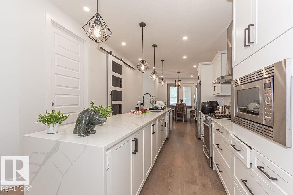 Photo 8 of 9740 152 St Nw, Edmonton AB