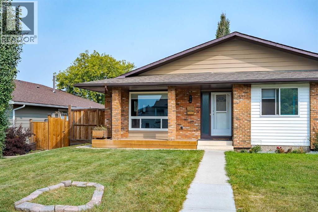 Photo 2 of 224 Jensen Drive Ne, Airdrie AB