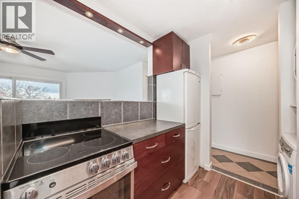 Photo 9 of 41 2414 14 A Street Sw, Calgary AB