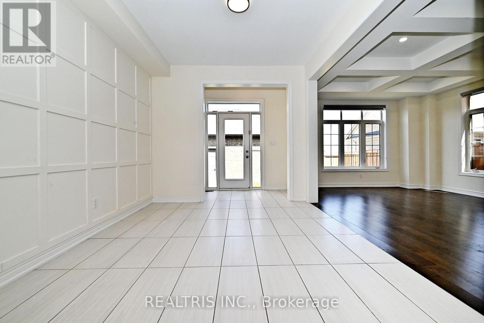 Photo 11 of 35 Gordon Landon Drive, Markham ON